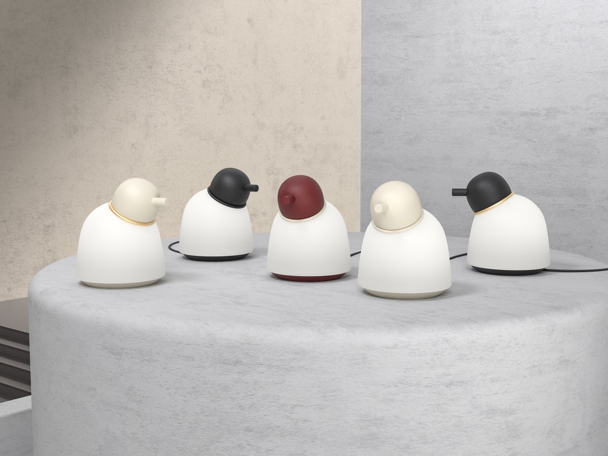 Bird 22cm Mörkröd bordslampa från Belid - Varje lampa &auml;r tillverkad f&ouml;r hand i Varberg och kombinerar Belids arv med modern design p&aring; ett harmoniskt s&auml;tt.