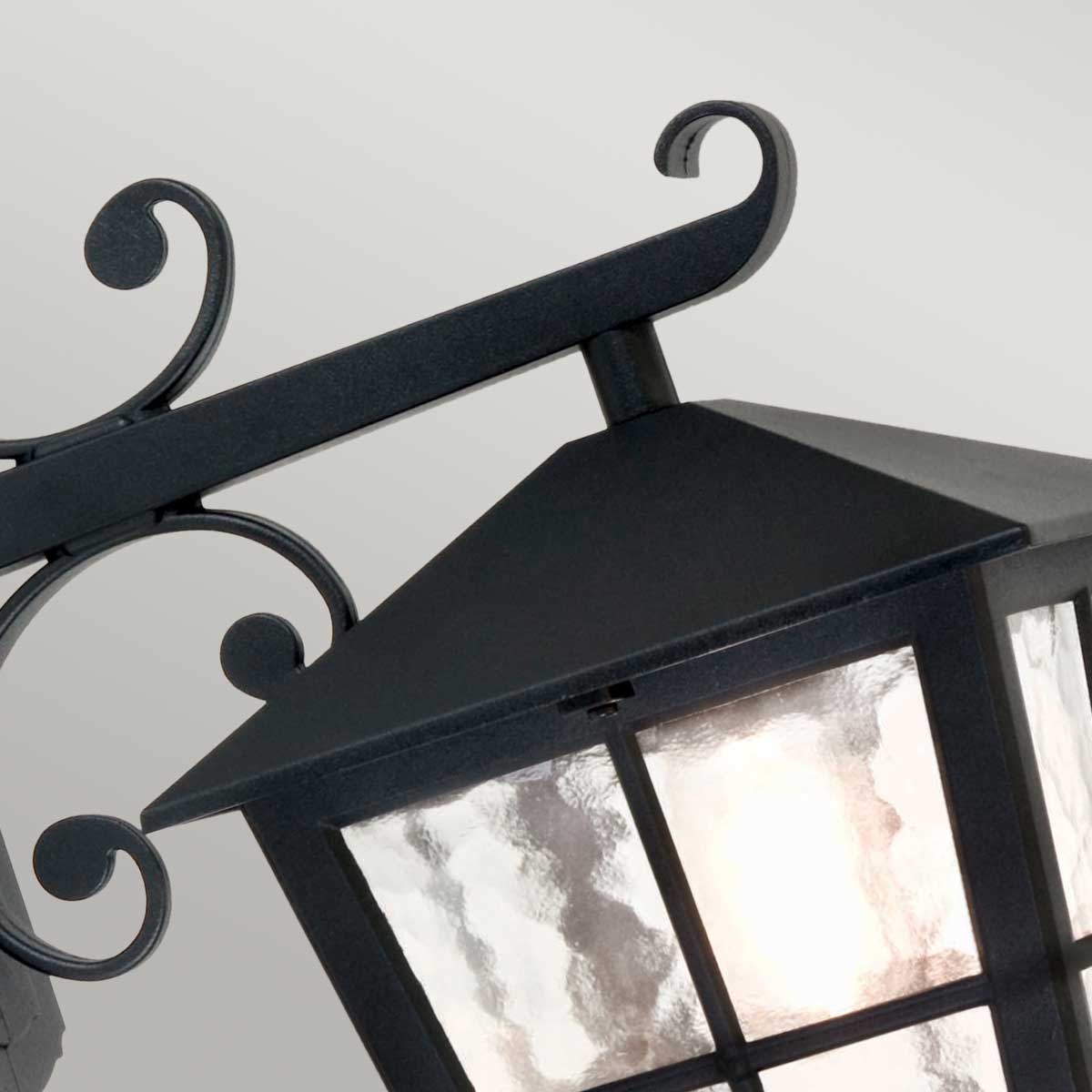Canterbury Svart utelampa från Elstead Lighting - Canterbury v&auml;gglampa &auml;r en del av en serie mellanstora lyktor med en typiskt brittisk stil, med f&ouml;nsterb&aring;gar och eleganta kurvor.
