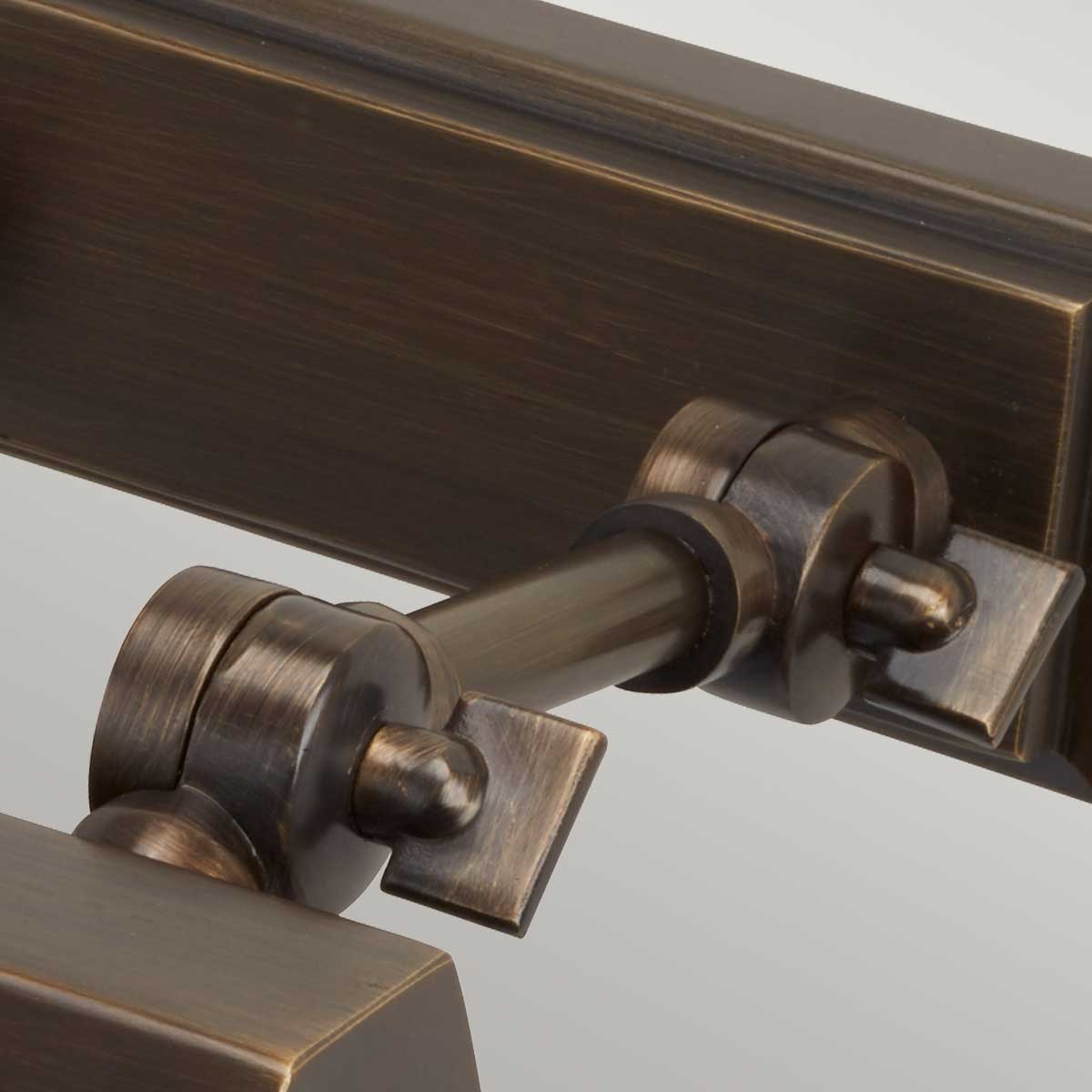 Chawtown 18cm Brons från Elstead Lighting - En dekorativ och funktionell tavellampa som passar i b&aring;de klassiska och moderna milj&ouml;er.