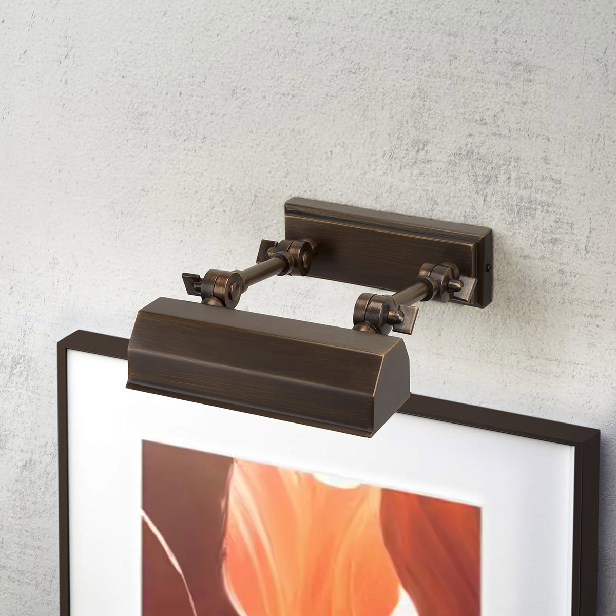 Chawtown 18cm Brons från Elstead Lighting - En dekorativ och funktionell tavellampa som passar i b&aring;de klassiska och moderna milj&ouml;er.