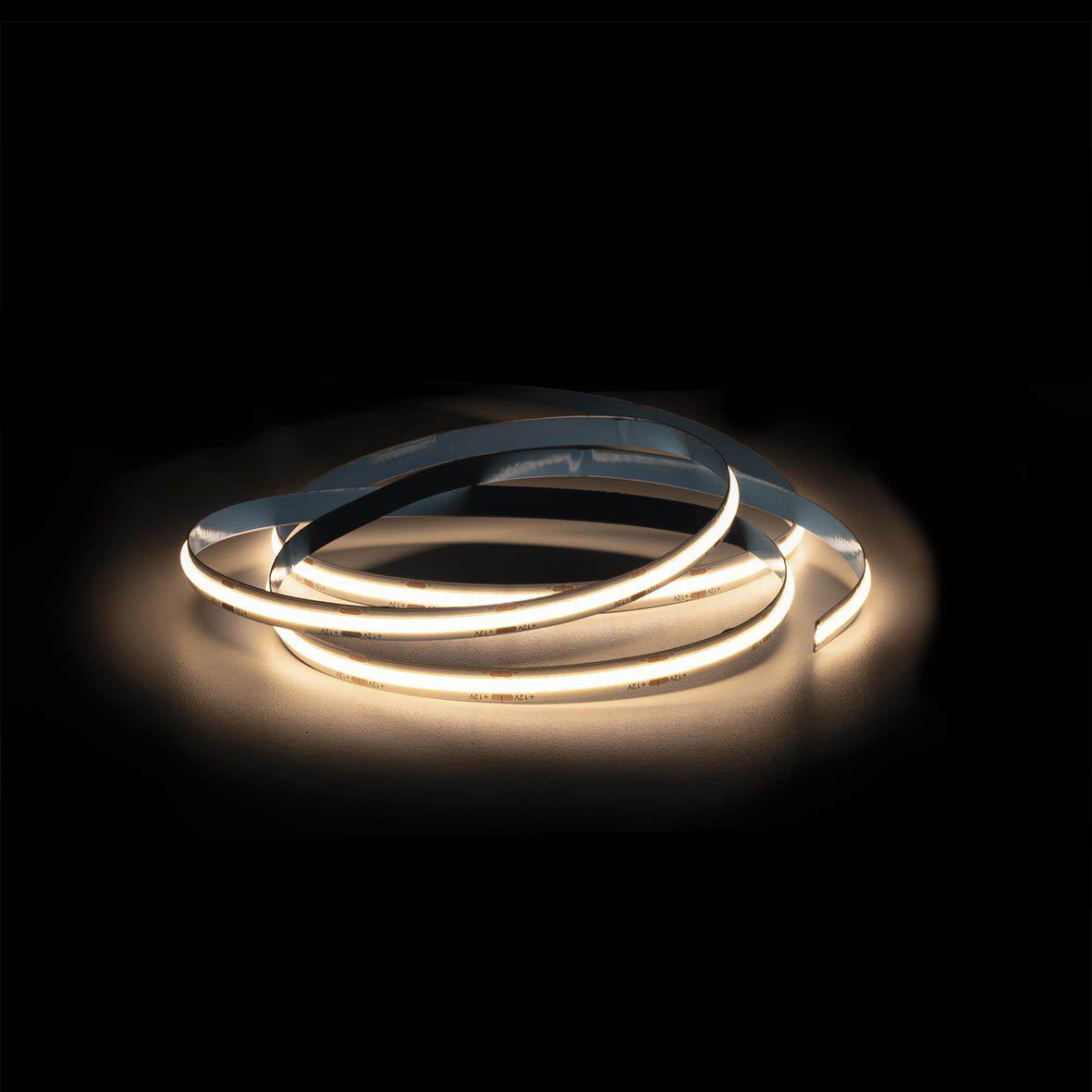 Cobby LED-list 12V 3000K 5m från Designlight - Detta ing&aring;r i paketetCobby 12V LED-list (5 m)2 st startkablar, 2 meter per kabelSnabbanslutningar f&ouml;r s&auml;ker och stabil anslutning till LED-listenLED-listen levereras komplett med tv&aring; startkablar p&aring; 2 meter vardera, utrustade med noggrant utvalda snabbanslutningar som minimerar risken f&ouml;r glappkontakt.