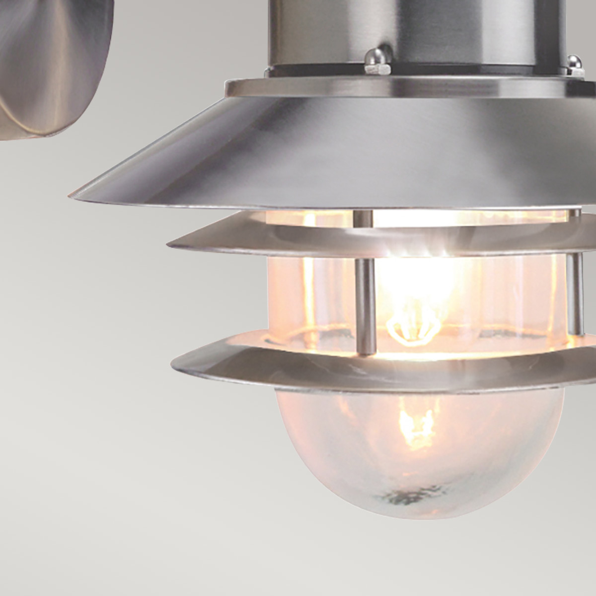 Copenhagen Ø22 Borstad stål utelampa från Elstead Lighting - Tillverkad av rostfritt st&aring;l i borstad finish och glas, erbjuder den en h&aring;llbar och v&auml;dert&aring;lig konstruktion som passar perfekt f&ouml;r fasader, entr&eacute;er och uteplatser.