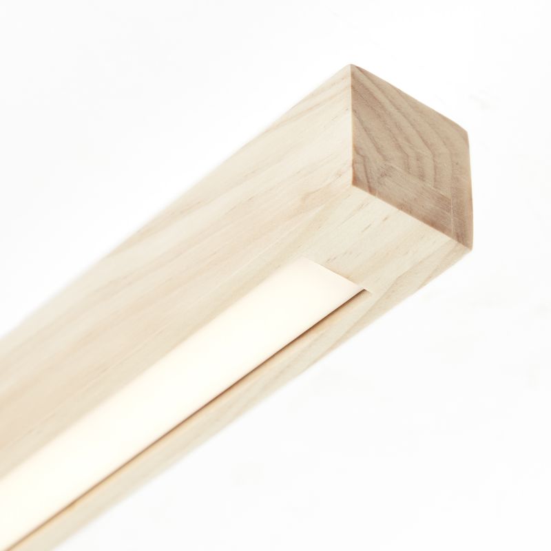 Arion 62cm Trä plafond från Brilliant - Med en ljusstyrka p&aring; 1500 lumen och en varmvit f&auml;rgtemperatur p&aring; 3000 Kelvin skapar den bra allm&auml;nbelysning i rummet.