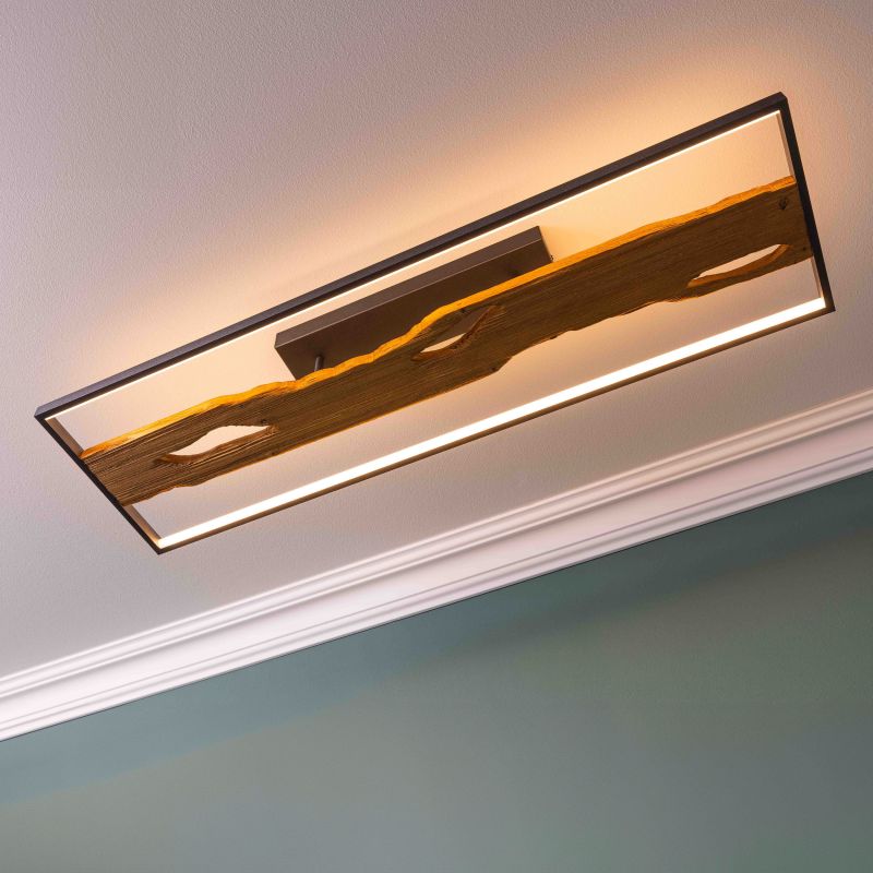 Chaumont 100cm Trä plafond från Brilliant - Med en effekt p&aring; 48 W och ett ljusfl&ouml;de p&aring; hela 6600 lumen ger den kraftfull belysning i rummet, samtidigt som den varmvita ljusf&auml;rgen p&aring; 3000 Kelvin skapar en ombonad atmosf&auml;r.
