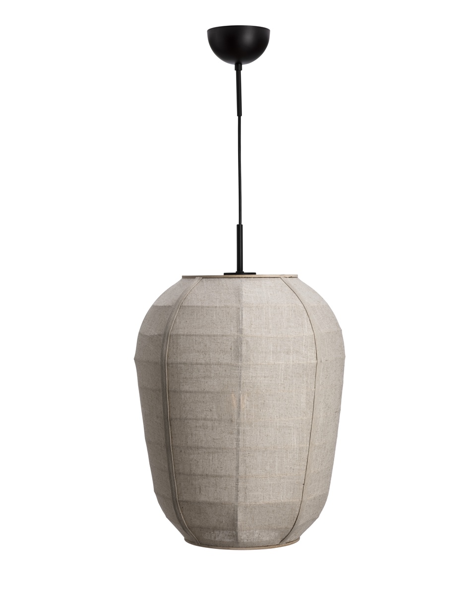 Delino Ø40 Beige taklampa från By Rydéns - Stommen i asktr&auml; och de dekorativa detaljerna i rotting ger lampan ett varmt och harmoniskt uttryck.
