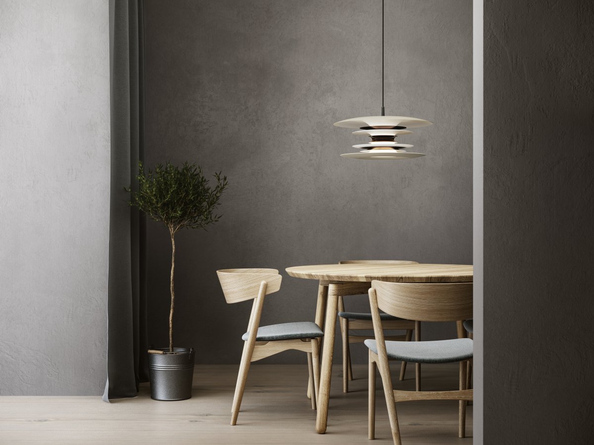 Diablo Ø50 Sand/brons taklampa från Belid - Diablo pendel &auml;r en del av den exklusiva Diablo-familjen, formgiven av Joakim Fihn, och finns &auml;ven som golv-, bord- och v&auml;gglampor.