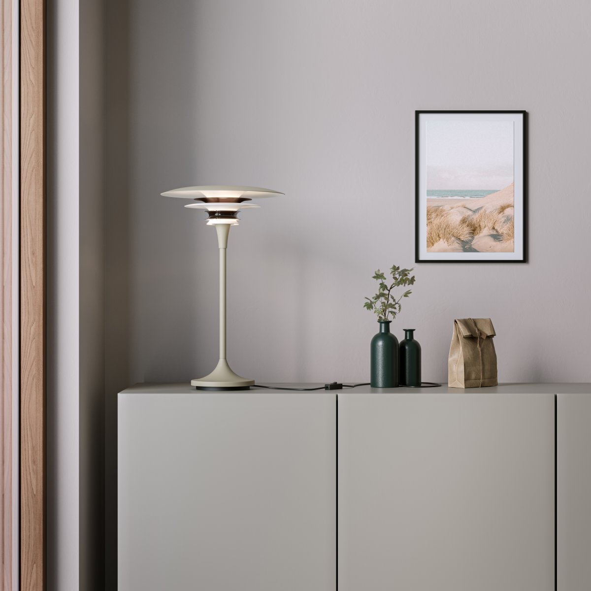 Diablo 48cm Sand/brons bordslampa från Belid - Diablo &auml;r en stilren bordslampa som ger ditt rum en personlig touch.
