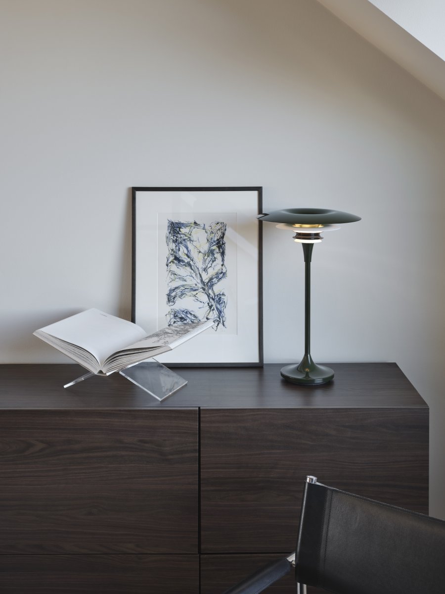 Diablo 48cm Grön/vit bordslampa från Belid - Diablo &auml;r en stilren bordslampa som ger ditt rum en personlig touch.