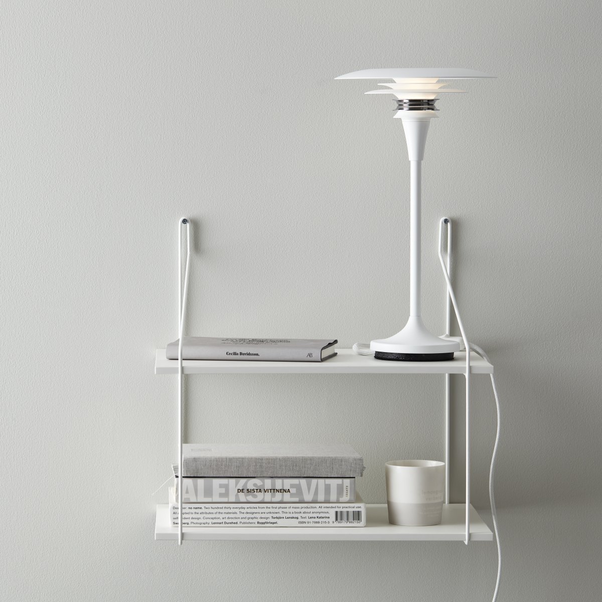 Diablo 35cm Mattvit/krom bordslampa från Belid - Diablo &auml;r en stilren bordslampa som ger ditt rum en personlig touch.