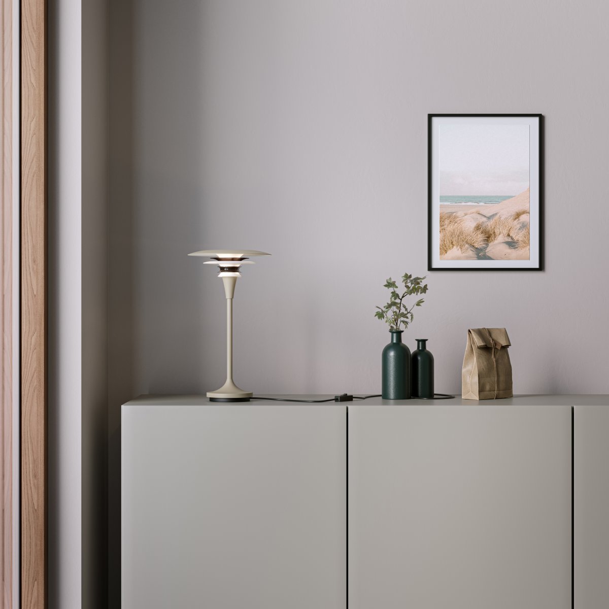 Diablo 35cm Sand/brons bordslampa från Belid - Diablo &auml;r en stilren bordslampa som ger ditt rum en personlig touch.