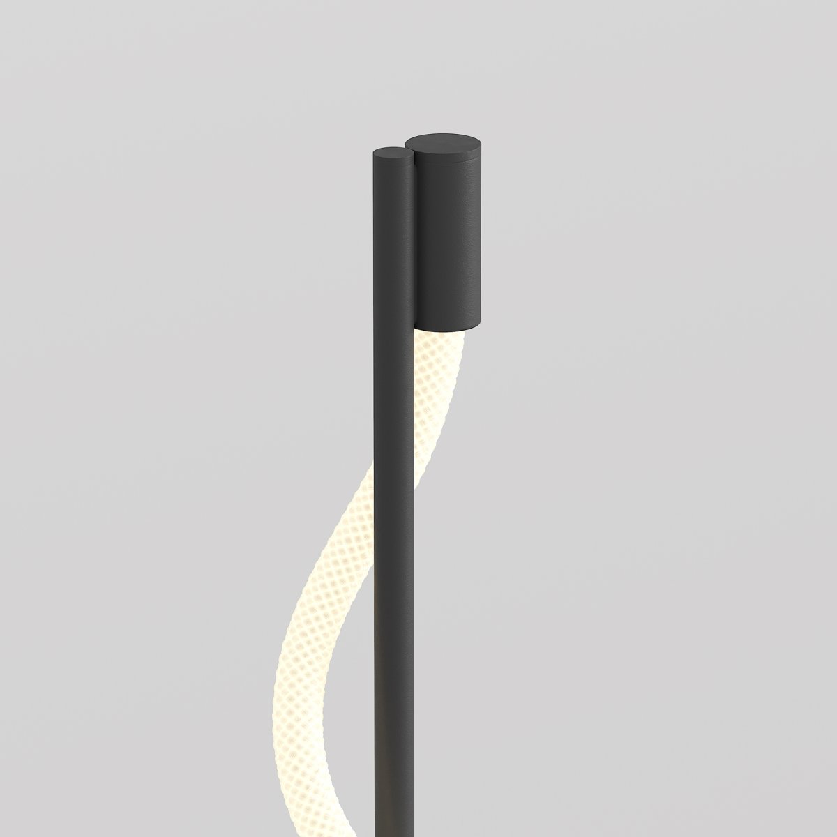 Tau Svart golvlampa från Maytoni - Gjord av aluminium, &auml;r Tau lampan b&aring;de elegant och funktionell, och tillf&ouml;r en sofistikerad k&auml;nsla till ditt hem.