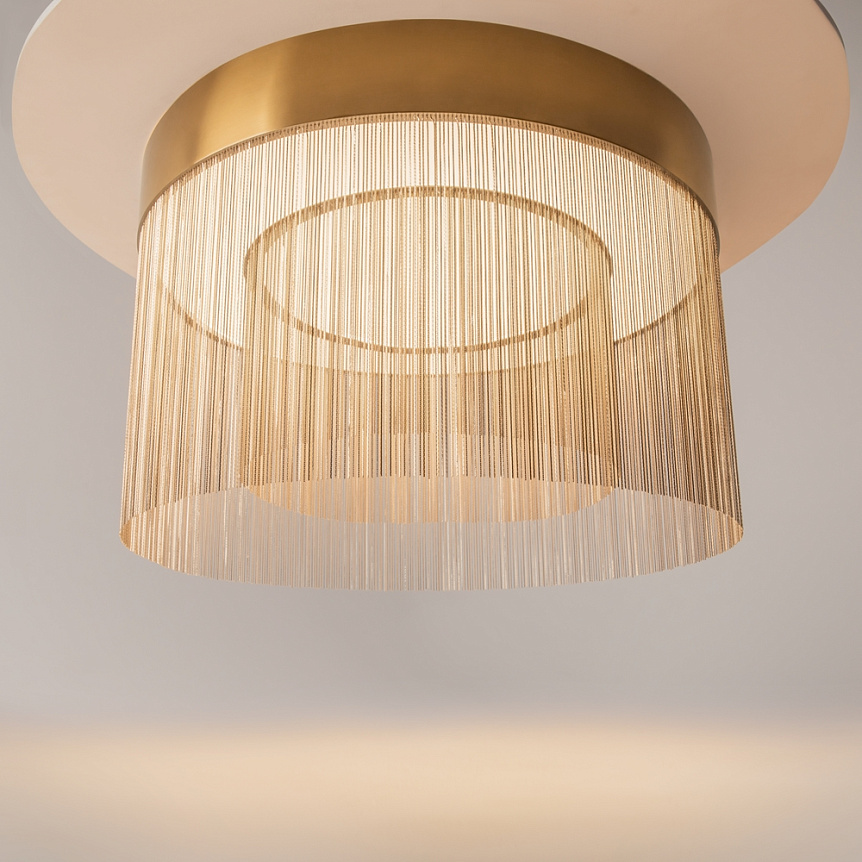 Imaginary Ø55 Guld plafond från Maytoni - Imaginary &auml;r en elegant plafond i metall med lyxig guldfinish och dekorativa kedjedetaljer som skapar ett mjukt och exklusivt intryck.