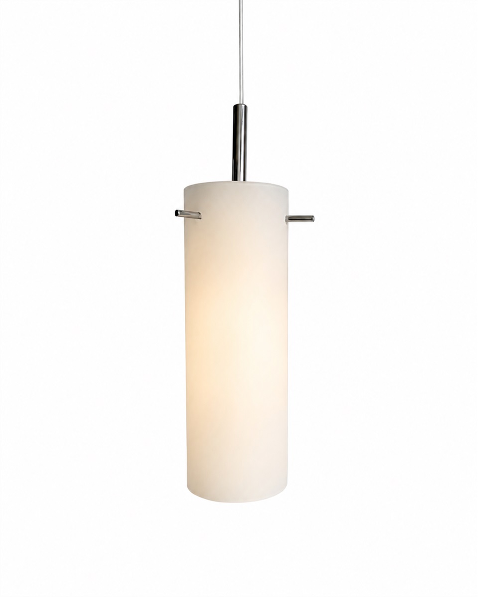 Cilinda Ø7 Krom/vit fönsterlampa från Nordic Lighting - Det vita glaset skapar en fin ljusspridning och i kombination med kromdetaljerna blir det en snygg inredningsdetalj.