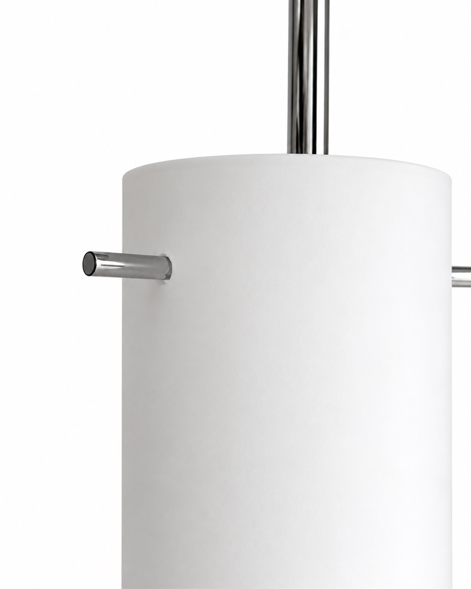 Cilinda Ø7 Krom/vit fönsterlampa från Nordic Lighting - Det vita glaset skapar en fin ljusspridning och i kombination med kromdetaljerna blir det en snygg inredningsdetalj.