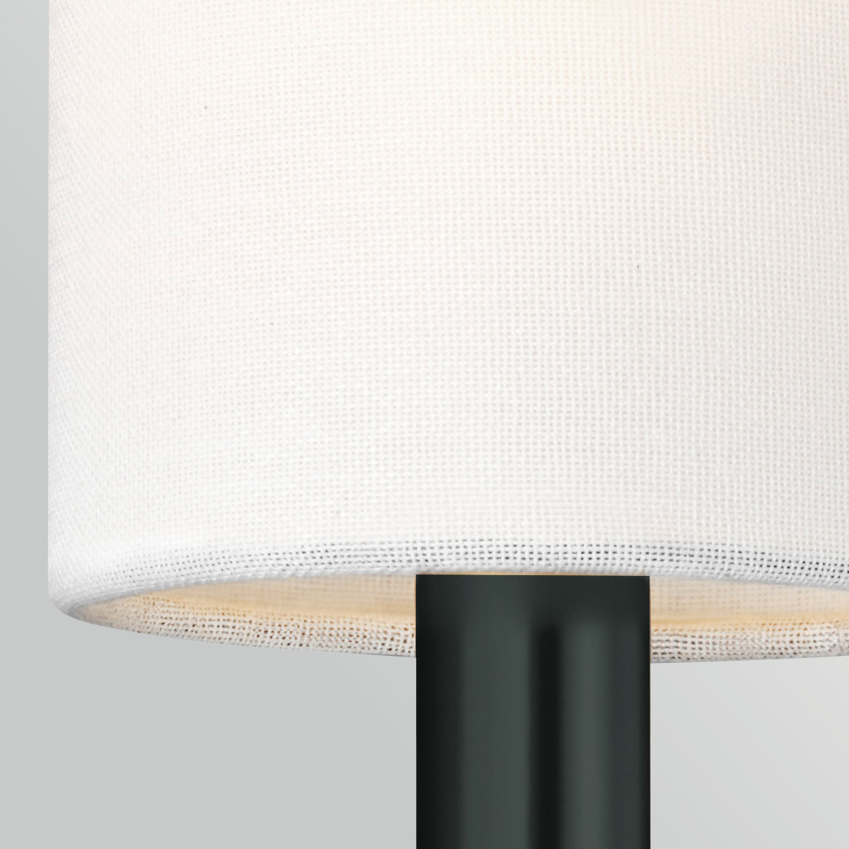 Brianna 36cm Svart vägglampa från Elstead Lighting - Armaturen &auml;r tillverkad i svart metall och har en mjukt b&ouml;jd arm som skapar en fin kontrast mot den raka v&auml;ggplattan.