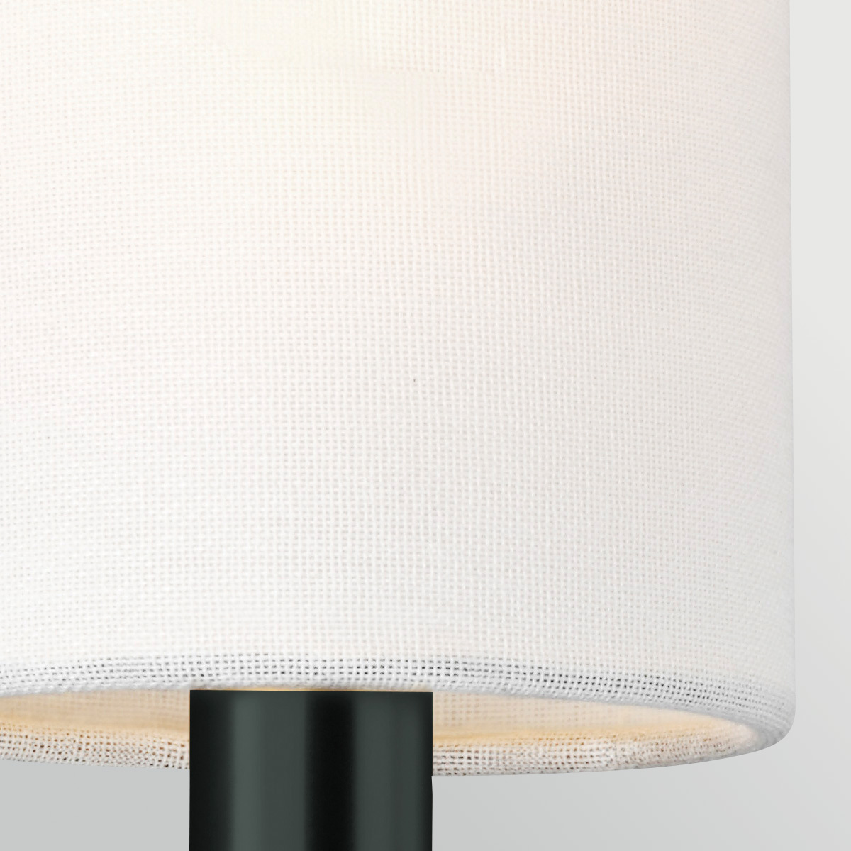 Brianna 36cm Svart vägglampa från Elstead Lighting - Armaturen &auml;r tillverkad i svart metall och har mjukt b&ouml;jda armar som skapar en fin kontrast mot den raka v&auml;ggplattan.