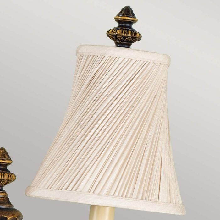 Drawing Room 60cm Brons vägglampa från Elstead Lighting - Ljusk&auml;llorna p&aring; vardera arm omfamnas av varsin dekorativ lampsk&auml;rm som bidrar med en fin och harmonisk ljusspridning i rummet.
