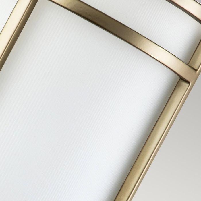 Fusion 38cm Mässing vägglampa från Elstead Lighting - Armaturen har en dekorativ v&auml;ggplatta och en serie yttre stavar som h&aring;ller en cylindrisk ram.