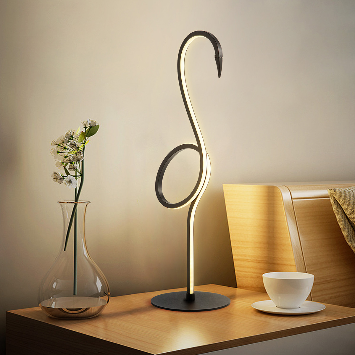 Flamingo 50cm Svart bordslampa från Elstead Lighting - Flamingo &auml;r en konstn&auml;rlig och elegant bordslampa som kombinerar modern design med skulptural estetik.