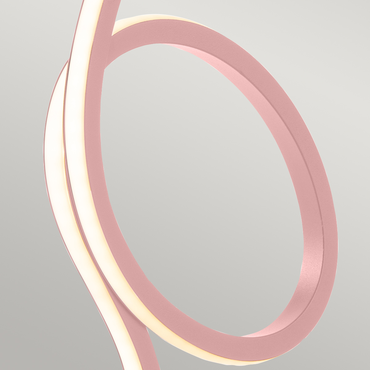 Flamingo 50cm Rosa bordslampa från Elstead Lighting - Flamingo &auml;r en konstn&auml;rlig och elegant bordslampa som kombinerar modern design med skulptural estetik.