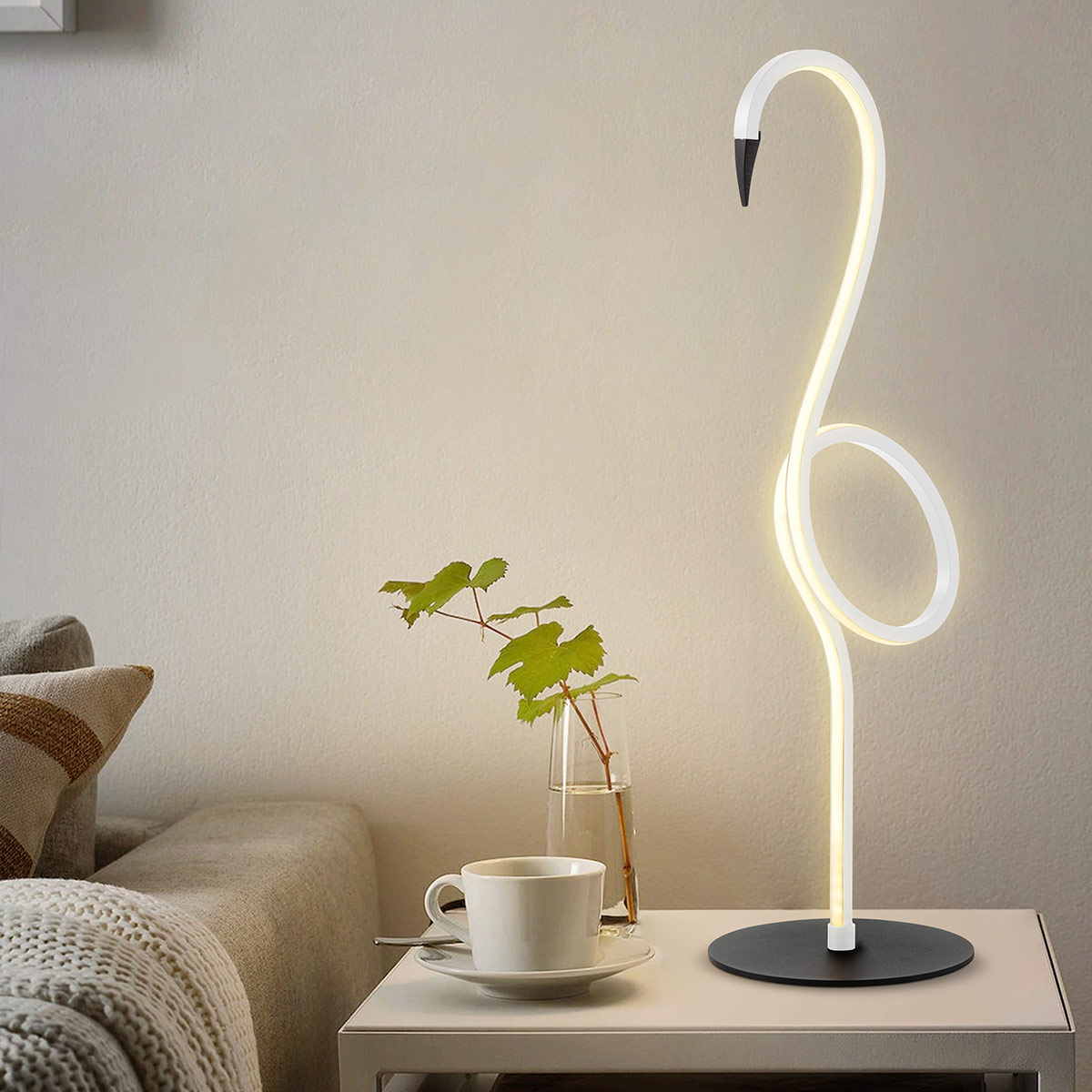 Flamingo 50cm Vit bordslampa från Elstead Lighting - Flamingo &auml;r en konstn&auml;rlig och elegant bordslampa som kombinerar modern design med skulptural estetik.