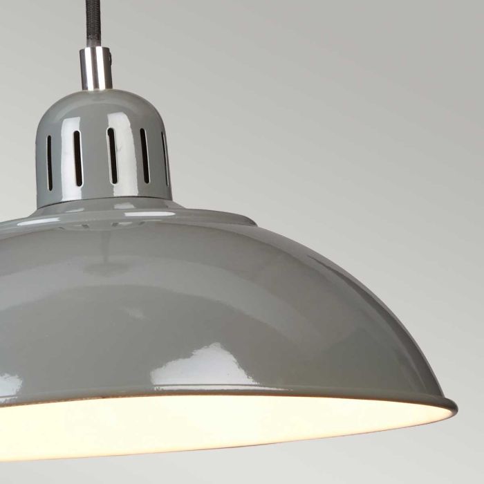 Franklin Ø30 Grå taklampa från Elstead Lighting - Den vita insidan av sk&auml;rmen ger en klar och bra ljusspridning.