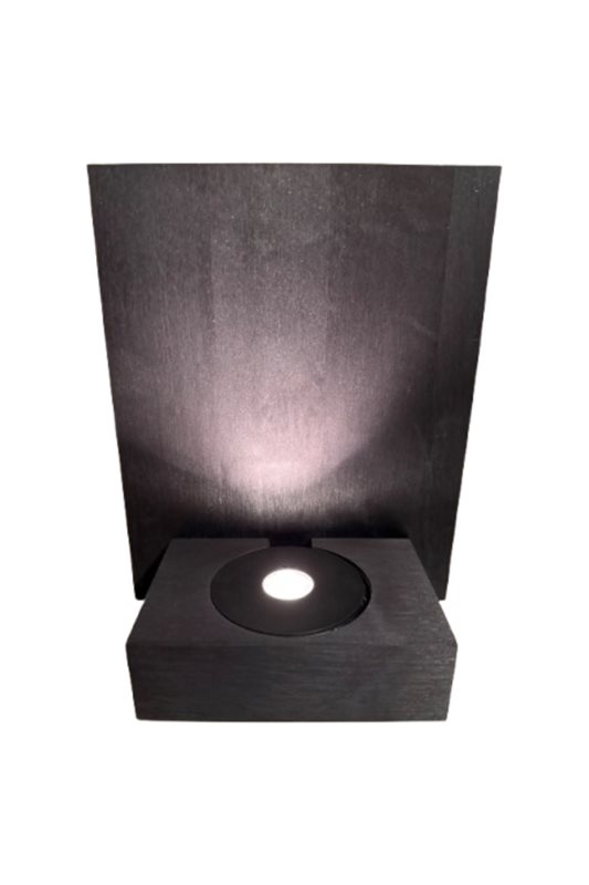 Wallight LED 28cm Svart från Frilight - Den svarta finishen ger en stilren och modern touch, medan den integrerade belysningen framh&auml;ver detaljerna i ditt konstglas p&aring; ett vackert s&auml;tt.