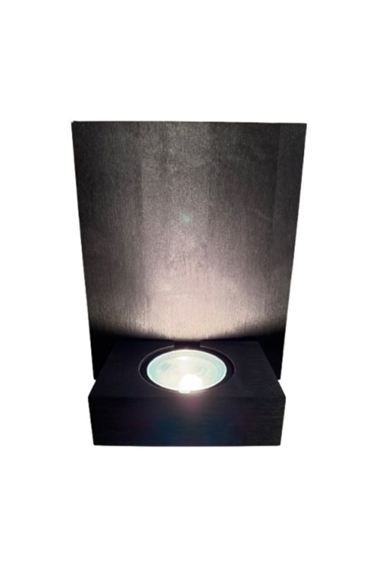 Wallight LED 28cm Svart från Frilight - Den svarta finishen ger en stilren och modern touch, medan den integrerade belysningen framh&auml;ver detaljerna i ditt konstglas p&aring; ett vackert s&auml;tt.