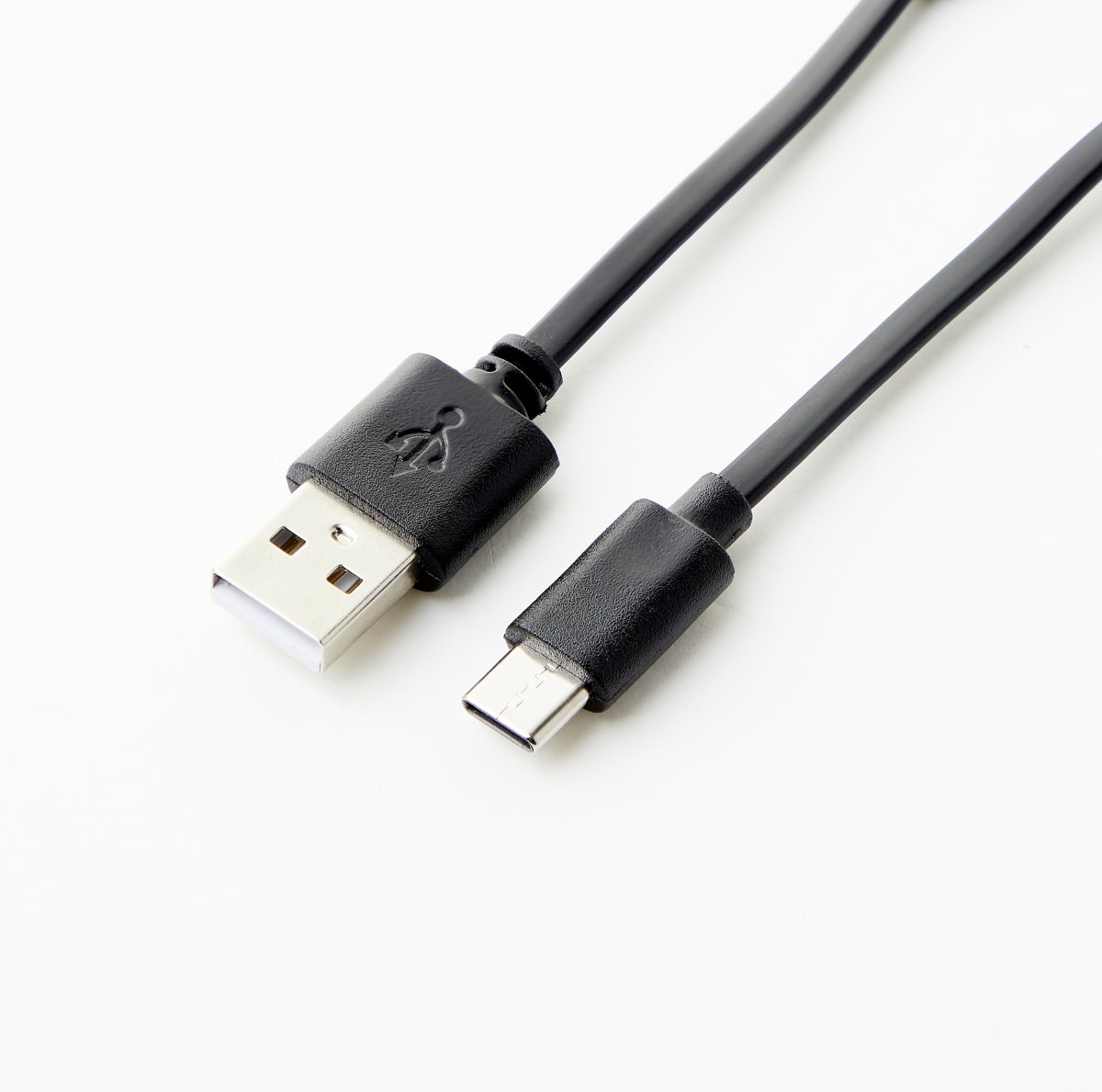 Muffin 18cm Beige portabel från Brilliant - Med sin IP44 klassning g&aring;r Muffin bra att anv&auml;nda utomhus, den b&ouml;r dock laddas och f&ouml;rvaras inomhus.