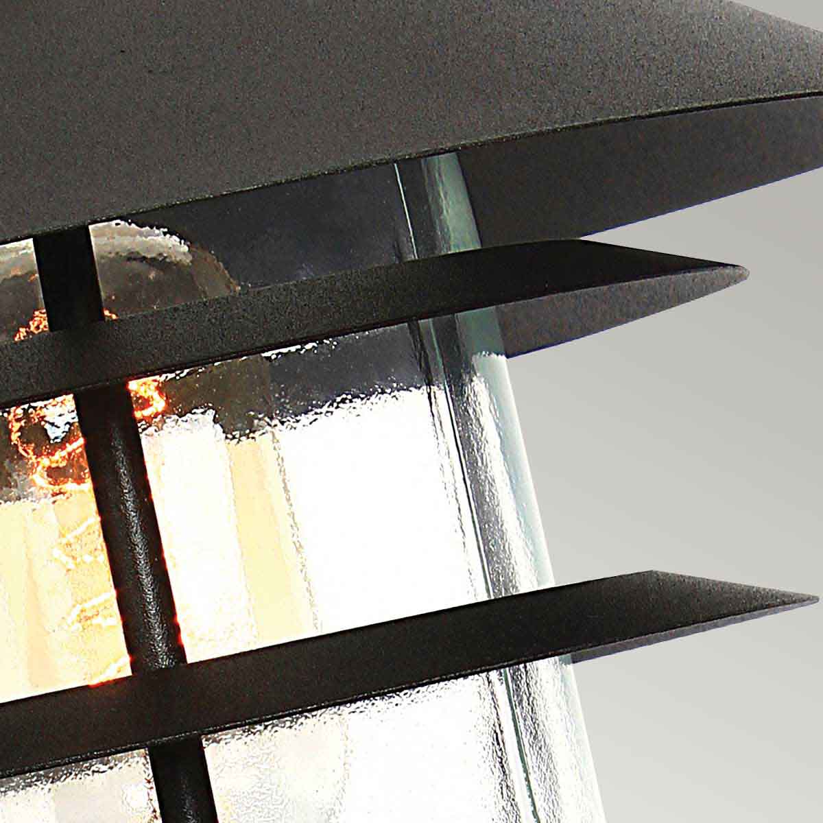Helsingor 30cm Svart från Elstead Lighting - Tillverkad av rostfritt st&aring;l i svart finish och glas, erbjuder den en slitstark och v&auml;derbest&auml;ndig konstruktion som &auml;r perfekt f&ouml;r entr&eacute;er, tr&auml;dg&aring;rdsg&aring;ngar och uteplatser.