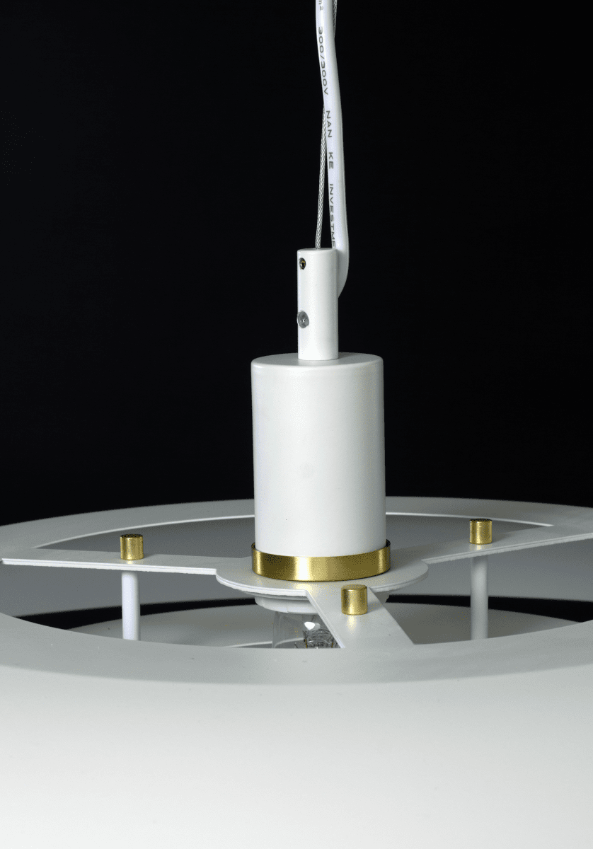 Epsilon Ø56 Mattvit taklampa från Aneta Lighting - Till Epsilon medf&ouml;ljer dubbla upps&auml;ttningar dekorringar och knoppar, v&auml;lj mellan krom och matt m&auml;ssing beroende p&aring; vad som passar b&auml;st i just ditt hem.