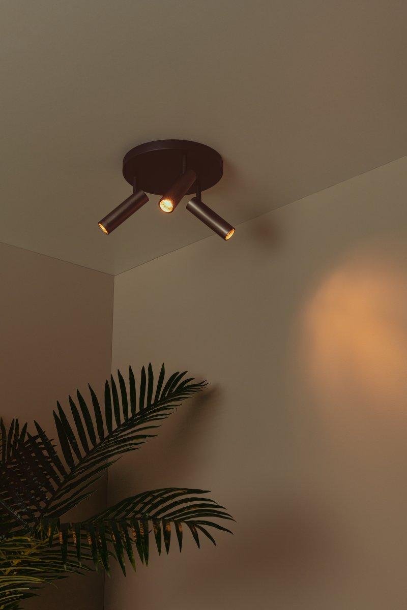 Grado 3 Grå spotlight från Lucide - En flexibel l&ouml;sning f&ouml;r dig som vill ha b&aring;de st&auml;mning och praktisk belysning i hemmet.