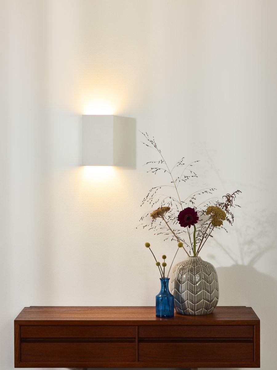 Gipsy 18cm Vit vägglampa från Lucide - Gipsy är en modern vägglampa, gjord av gips med stilrena linjer och tidlös vit finish.