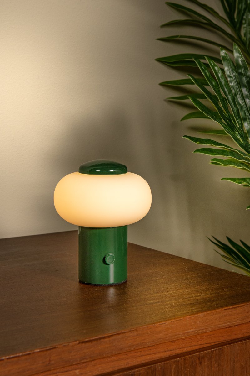 Gustav 10cm Grön portabel från Lucide - Gustav &auml;r en portabel bordslampa av metall och glas i en mjuk gr&ouml;n f&auml;rg som ger ett varmt och st&auml;mningsfullt ljus.