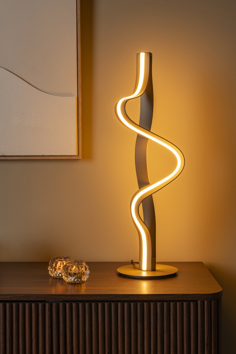 Lambada 60cm Champagne bordslampa från Lucide - Lambada &auml;r en elegant bordslampa i metall med en exklusiv champagnef&auml;rgad finish och en mjukt organisk form som f&aring;ngar blicken.