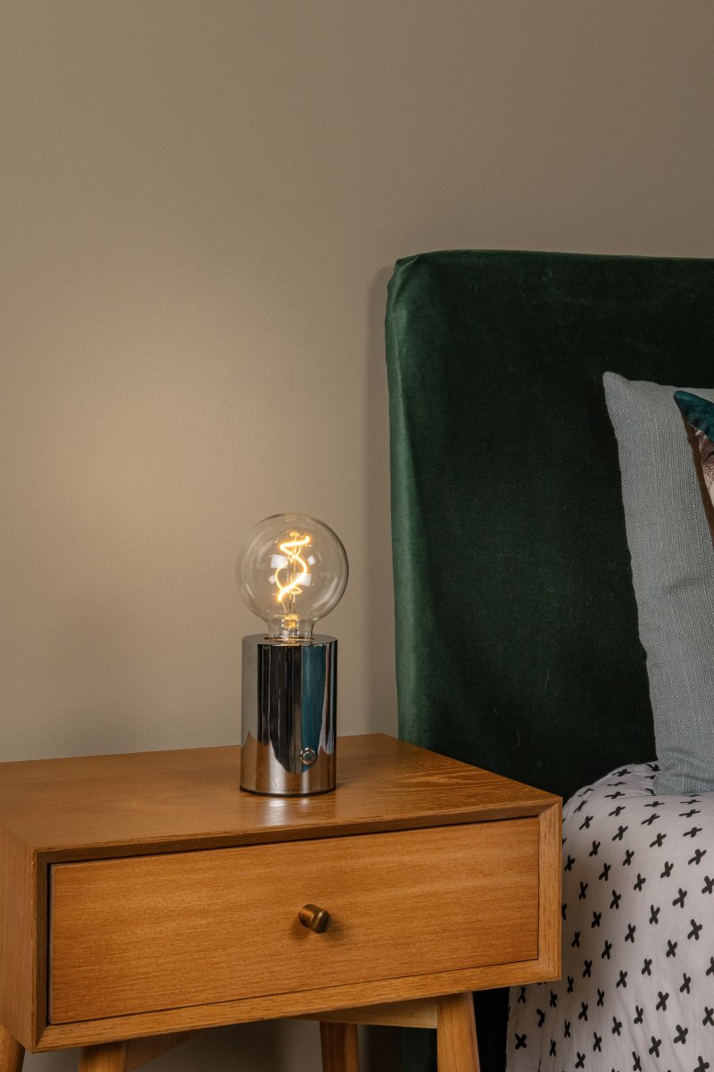 Vivo 23cm Krom portabel från Lucide - En E27 ljusk&auml;lla p&aring; 1W ing&aring;r och ger ett svagt, varmvitt sken.