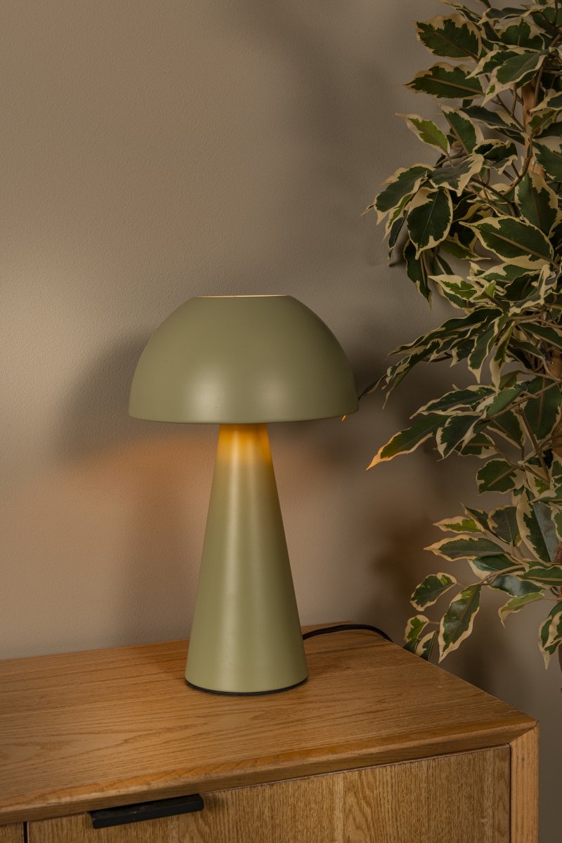 Jorgo 33cm Grön bordslampa från Lucide - Jorgo &auml;r en modern bordslampa i ljusgr&ouml;n metall med en mjukt rundad form som ger ett stilrent uttryck.