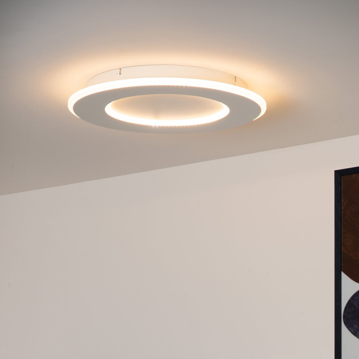 Axelle Ø40 Vit plafond från Lucide - En m&aring;ngsidig plafond som passar lika bra i hemmet som p&aring; kontoret.