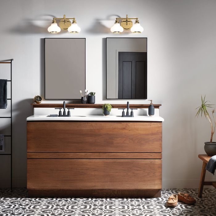 Ainsley 40cm Borstad mässing badrumslampa från Elstead Lighting - De kupformade sk&auml;rmarna av opalglas ger ett mjukt och behagligt ljus och kombineras av en elegant borstad m&auml;ssingfinish som s&auml;tter pricken &ouml;ver i:et.