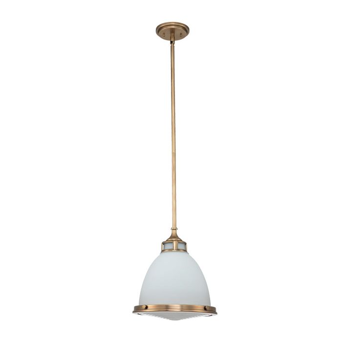 Amelia Ø32 Mässing taklampa från Elstead Lighting - Amelia har en klassisk pendeldesign som f&ouml;rnyar vintage-detaljer med ett gjutet glasf&auml;ste, en gjuten metallram samt framtr&auml;dande g&aring;ngj&auml;rn och sp&auml;nnen.