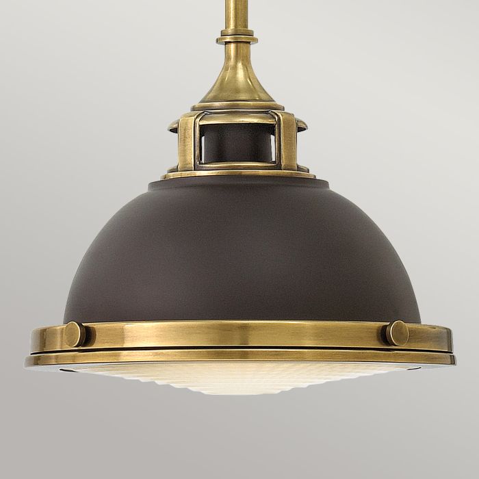 Amelia Ø30 Brons/mässing taklampa från Elstead Lighting - Kupolen har en etsad prismatisk bottenlins, och denna helmetalliska versionen i brons och m&auml;ssingdetaljer har en autentisk vintagelook.