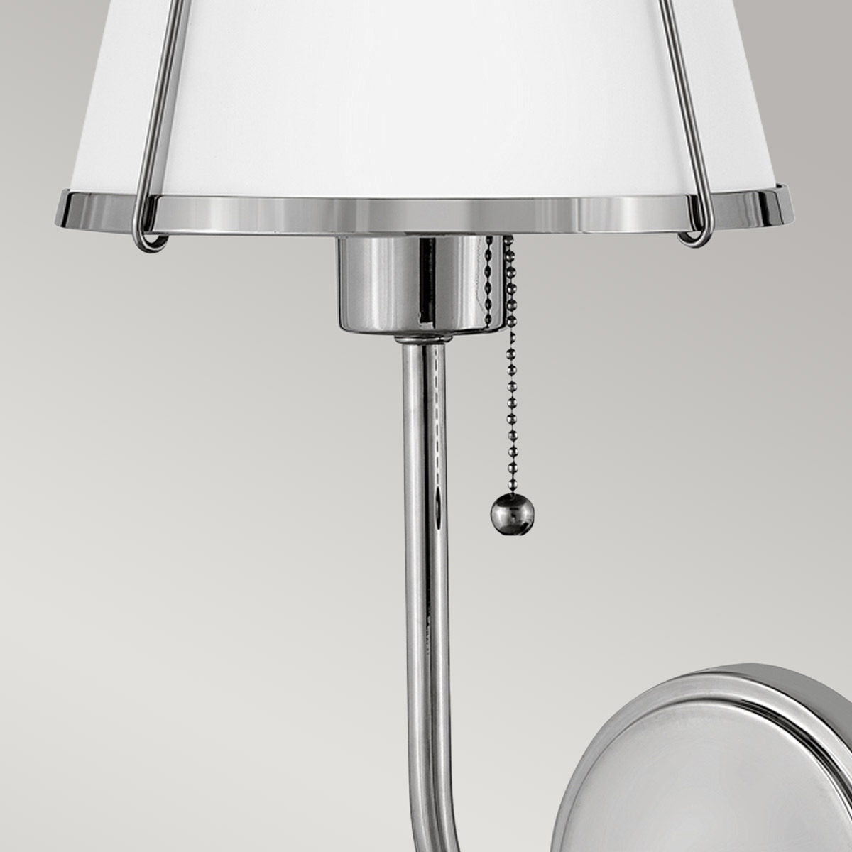 Clarke 40cm Nickel/vit vägglampa från Elstead Lighting - Clarke &auml;r en elegant v&auml;gglampa tillverkad av st&aring;l med en vacker finish i polerad nickel och en stilren vit sk&auml;rm.