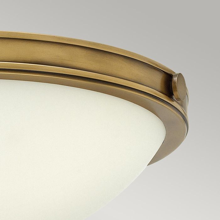 Collier Ø35 Antikmässing plafond från Elstead Lighting - Gjutna knappar, g&aring;ngj&auml;rn och st&auml;nger i en finish av klassisk m&auml;ssing ger en sofistikerad elegans som &auml;r b&aring;de modern och tidl&ouml;s.