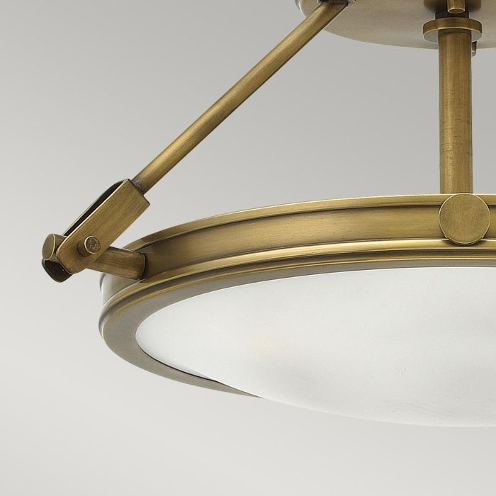 Collier Ø42 Antikmässing plafond från Elstead Lighting - Gjutna knappar, g&aring;ngj&auml;rn och st&auml;nger i en finish av klassisk m&auml;ssing ger en sofistikerad elegans som &auml;r b&aring;de modern och tidl&ouml;s.
