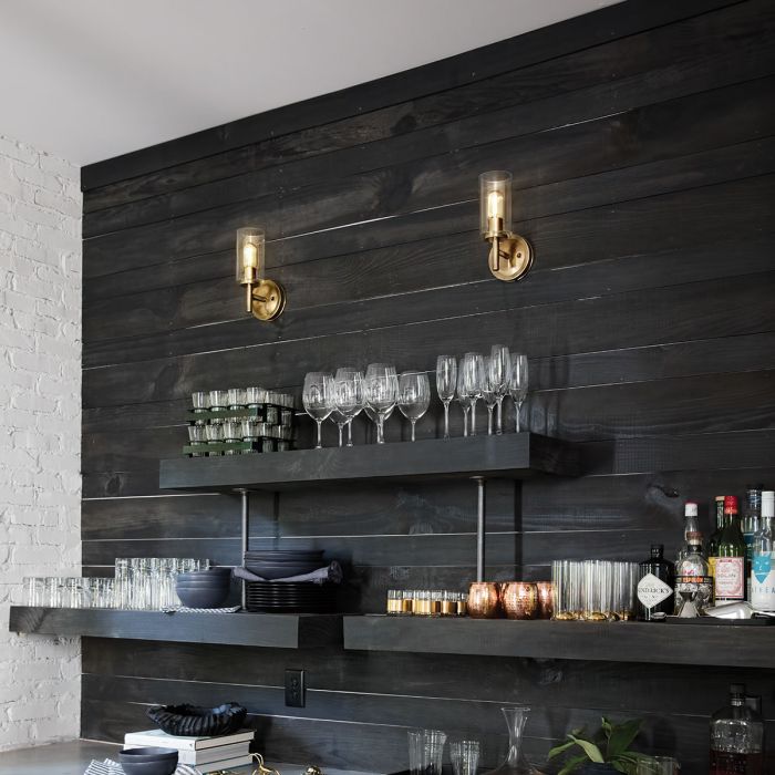 Collier 26cm Antikmässing vägglampa från Elstead Lighting - Gjutna knappar, g&aring;ngj&auml;rn och st&auml;nger i en finish av klassisk m&auml;ssing ger en sofistikerad elegans som &auml;r b&aring;de modern och tidl&ouml;s.