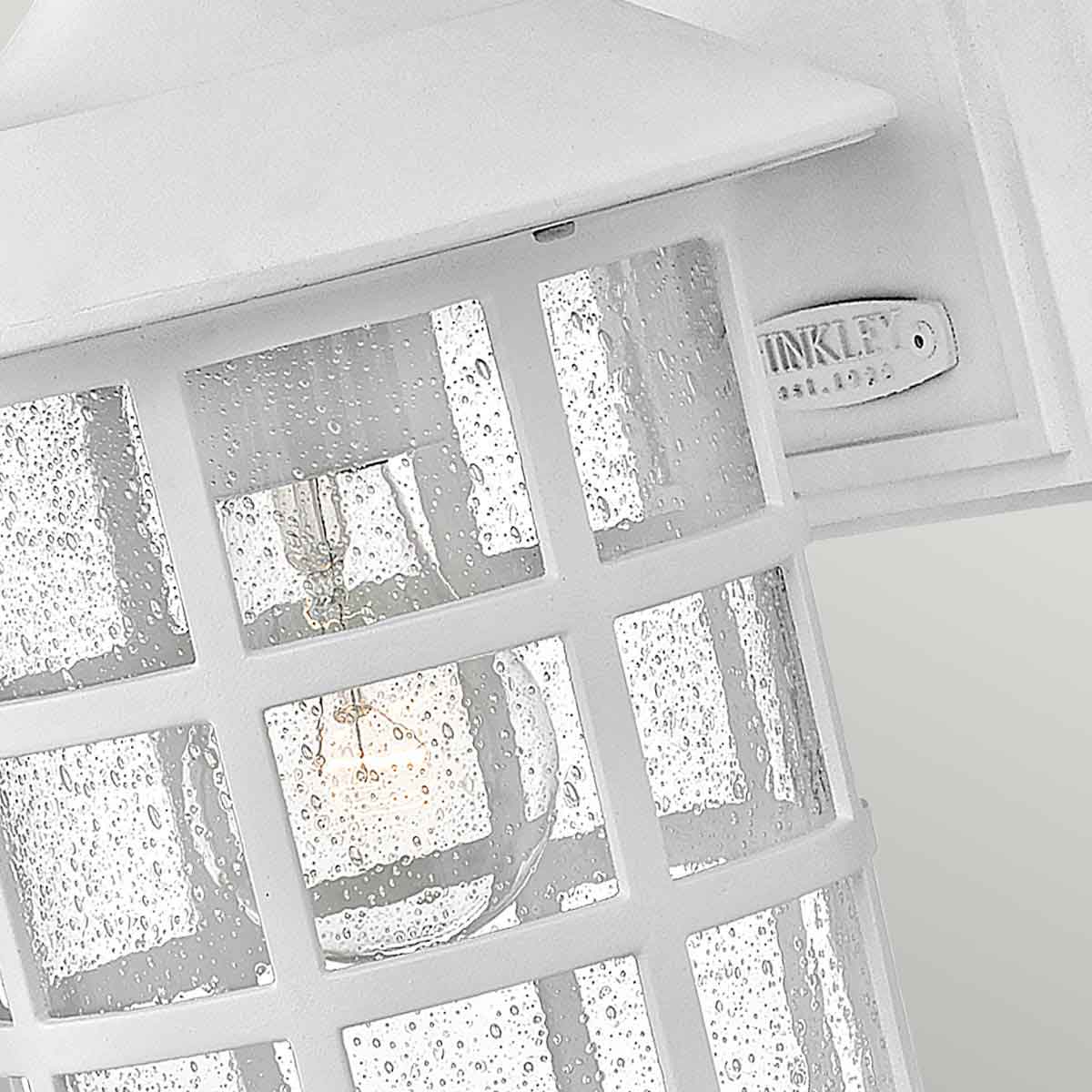 Freeport 30cm Vit utelampa från Elstead Lighting - Tillverkad av v&auml;derbest&auml;ndig komposit och glas, erbjuder den en robust och l&aring;nglivad konstruktion som t&aring;l tuffa utomhusf&ouml;rh&aring;llanden utan att rosta eller korrodera.