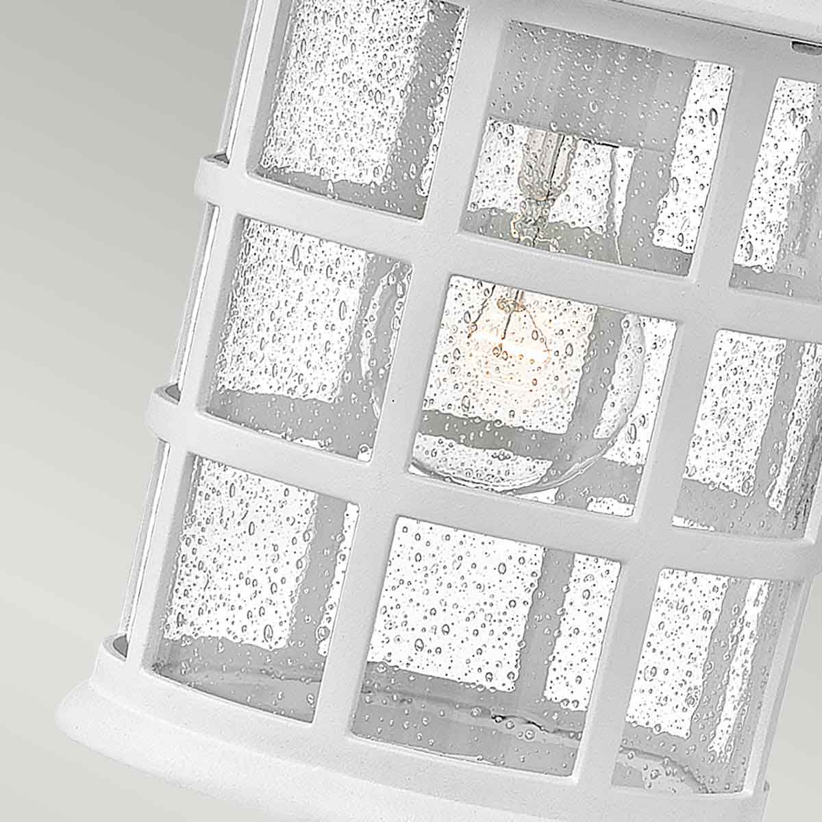Freeport 30cm Vit utelampa från Elstead Lighting - Tillverkad av v&auml;derbest&auml;ndig komposit och glas, erbjuder den en robust och l&aring;nglivad konstruktion som t&aring;l tuffa utomhusf&ouml;rh&aring;llanden utan att rosta eller korrodera.