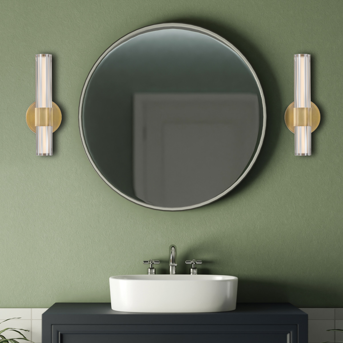 Georgette 35cm Mässing badrumslampa från Elstead Lighting - Georgette &auml;r en elegant v&auml;gglampa f&ouml;r badrum med en dekorativ och symmetrisk design.