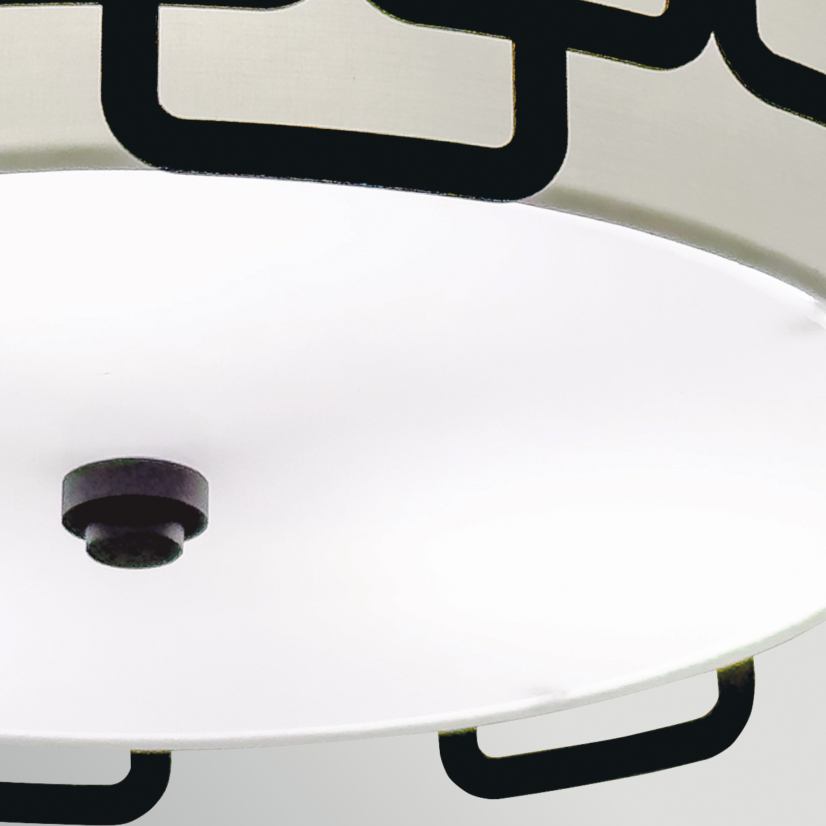 Sabina Ø38 Svart plafond från Elstead Lighting - Den geometriska konstruktionen i svart st&aring;l skapar ett stilfullt m&ouml;nster runt textilsk&auml;rmen i off-white f&auml;rg och ger lampan en modern karakt&auml;r.