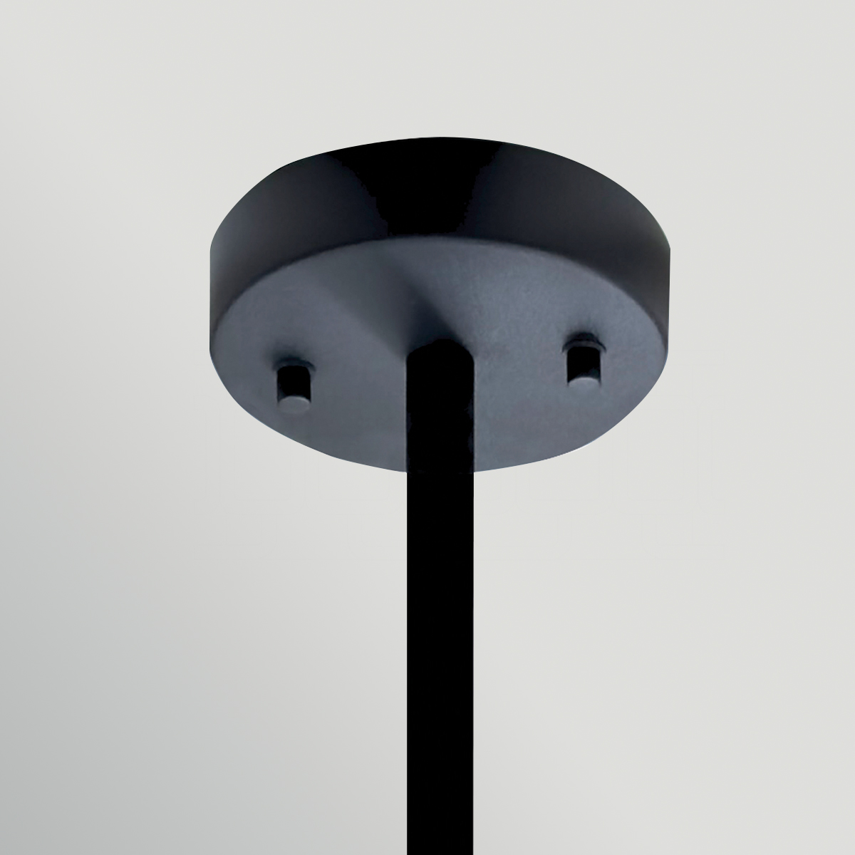 Sabina Ø57 Svart taklampa från Elstead Lighting - Den geometriska konstruktionen i svart st&aring;l skapar ett stilfullt m&ouml;nster runt textilsk&auml;rmen i off-white f&auml;rg och ger lampan en modern karakt&auml;r.